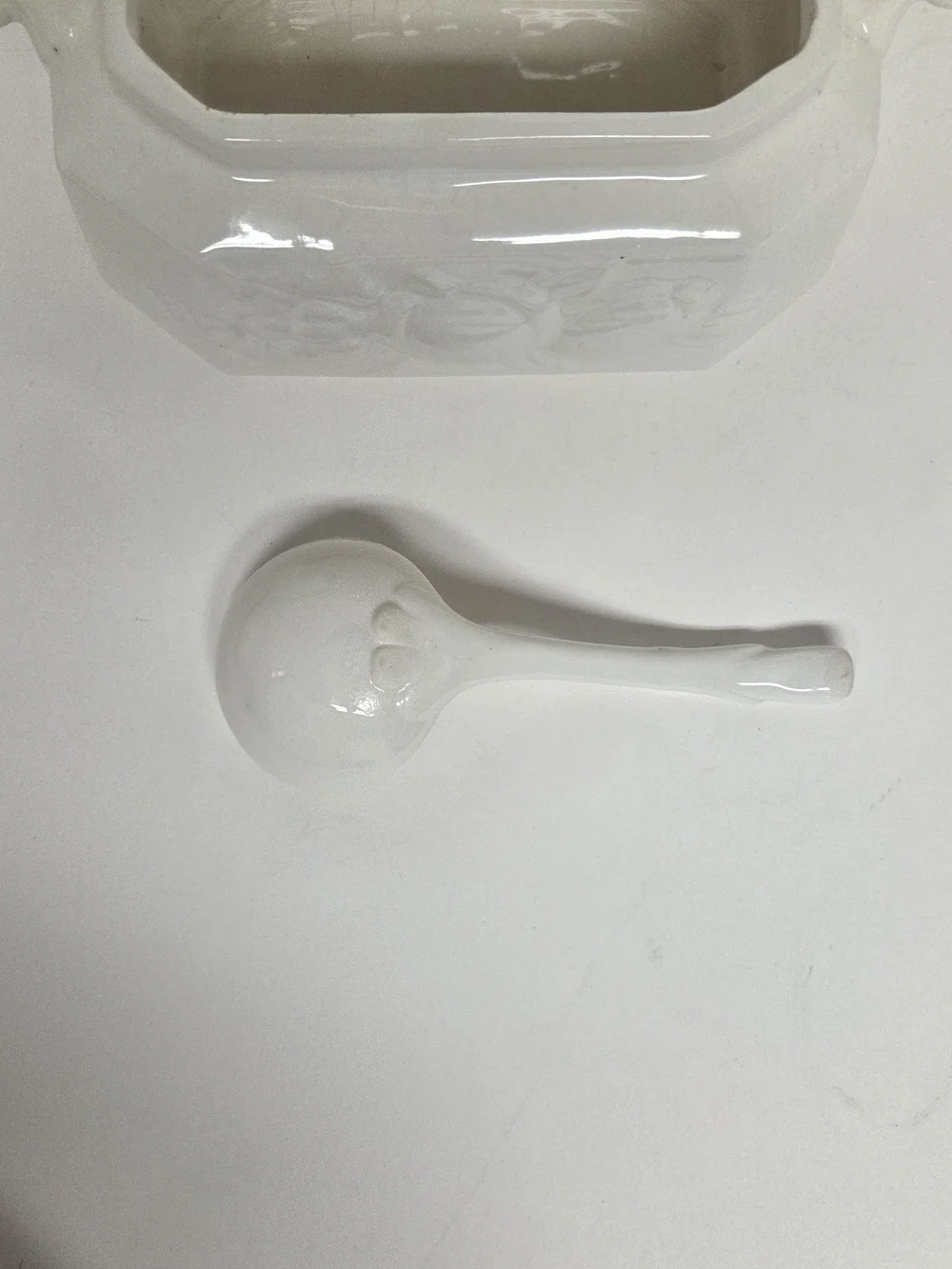 Vintage Japan White Ceramic Soup Tureen Fruit Embossed Lid & Ladle #0220
